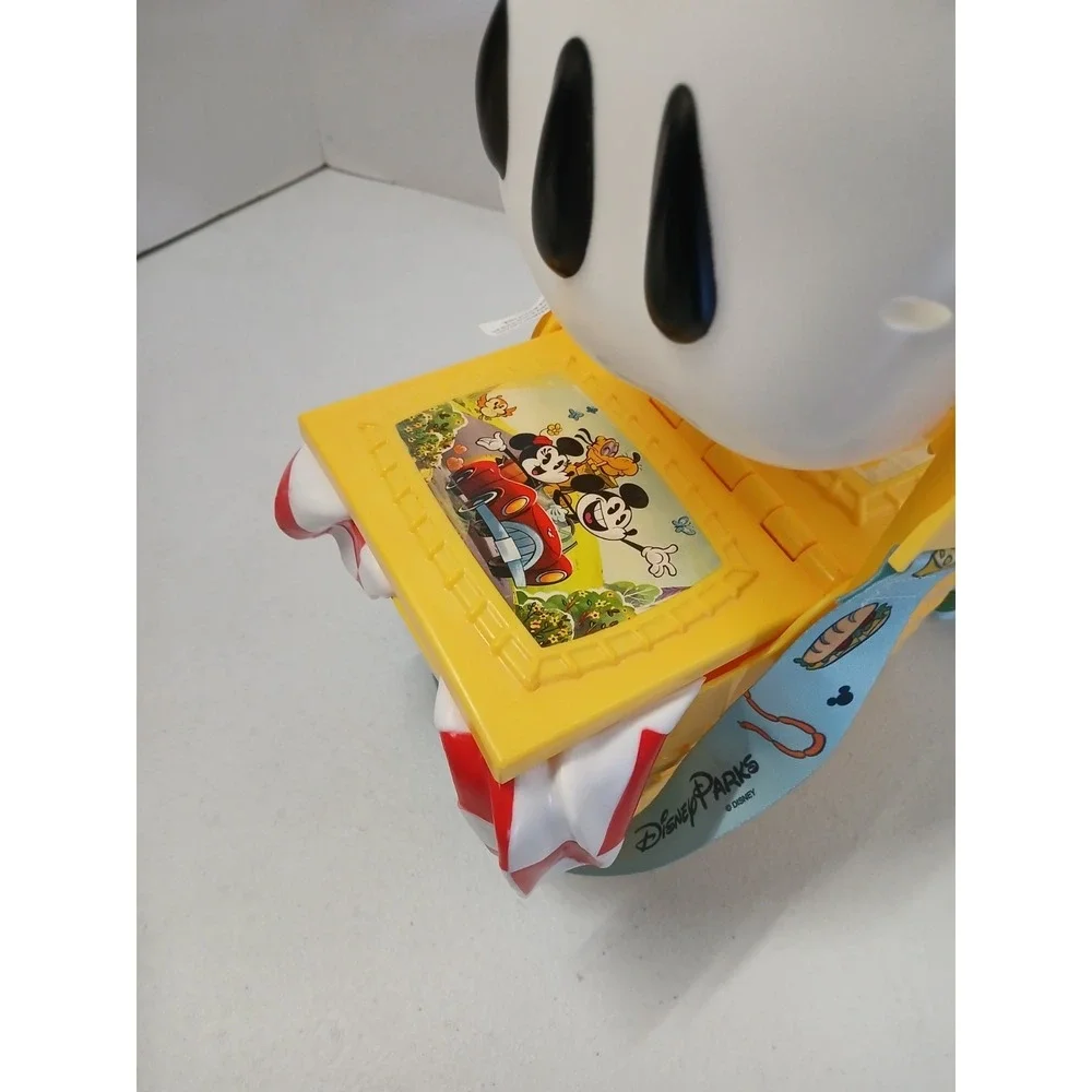 DISNEY TOON TOWN‎ PICNIC BASKET WITH MICKEY GLOVE HANDLE